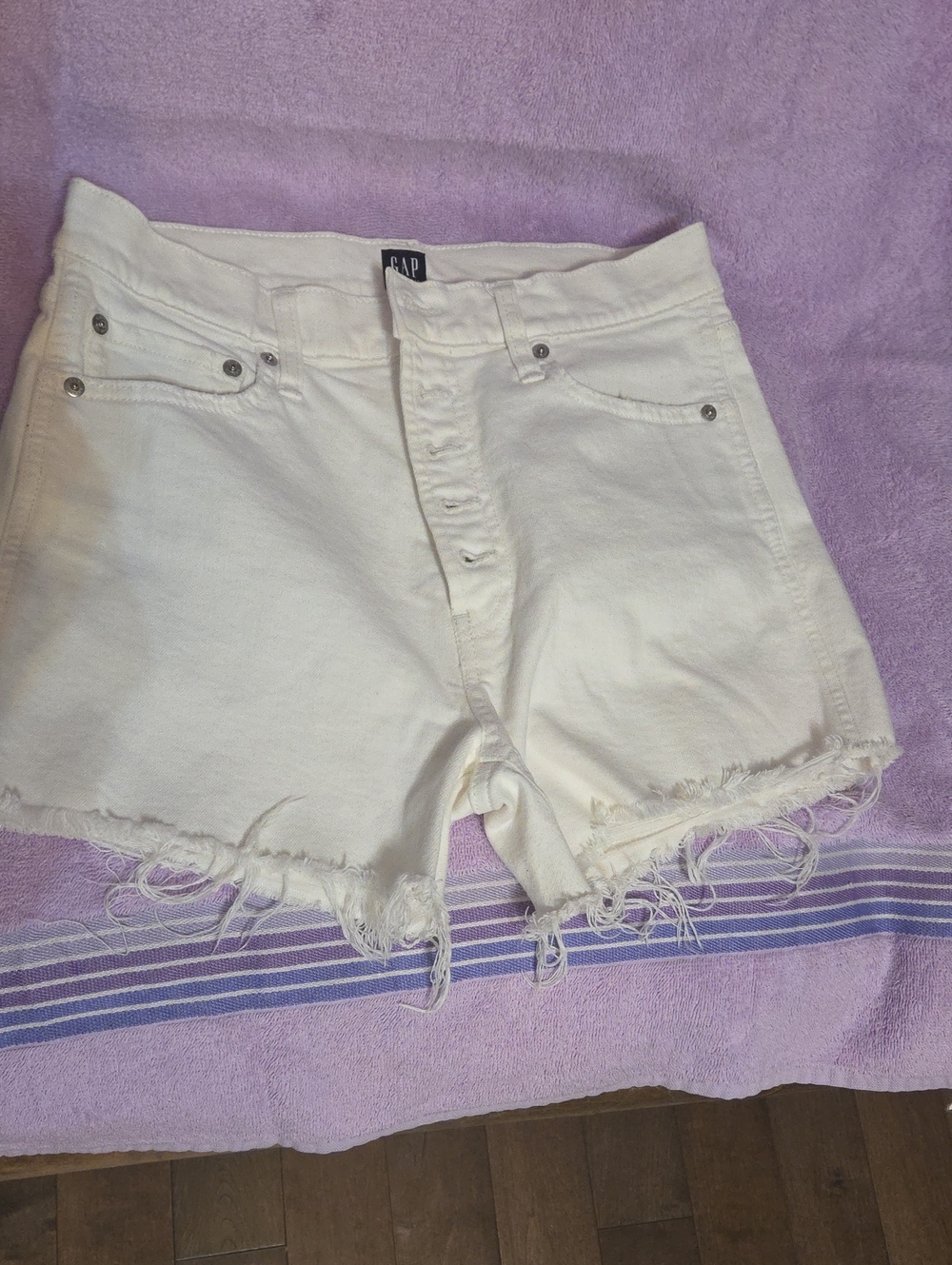 GAP White Frayed Hem High-Rise Denim Shorts